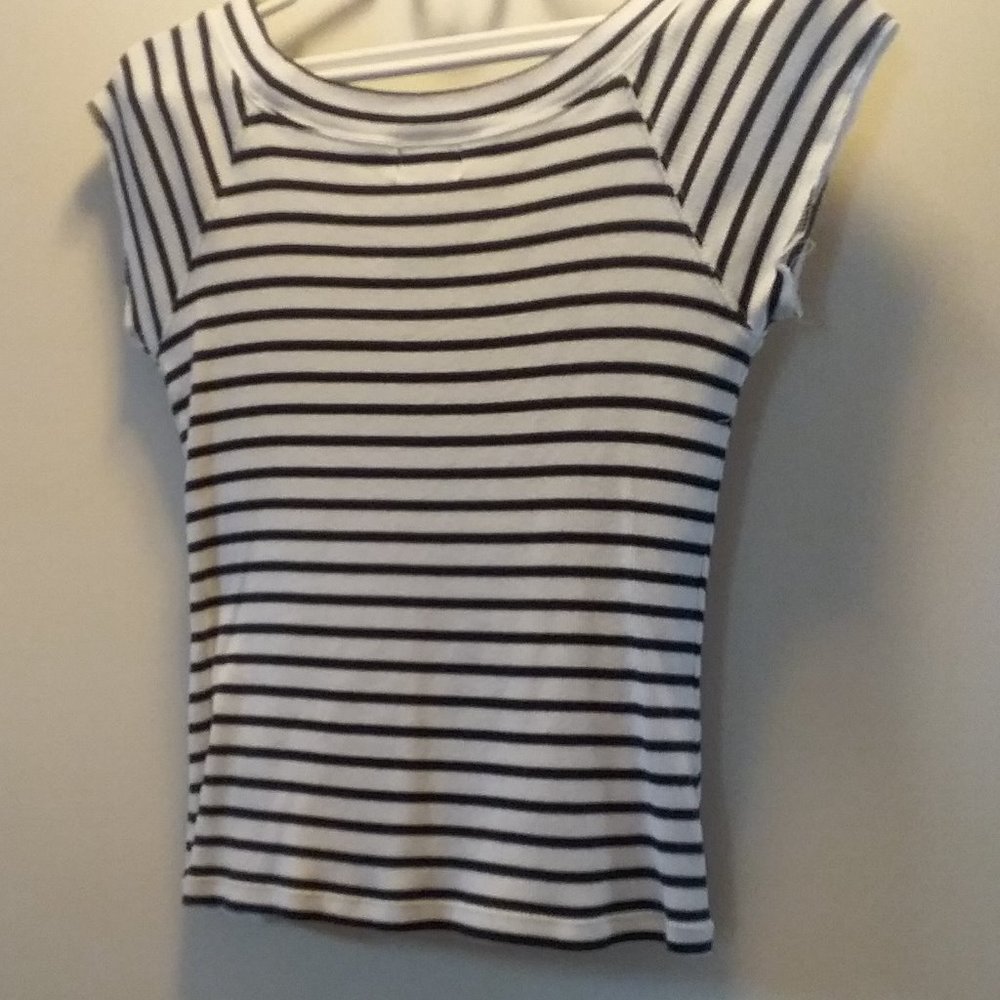 NEW Guess Striped Top - Picture 2 of 2
